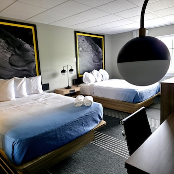 Room, 2 Queen Beds, Non Smoking