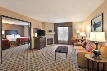 Suite, 2 Queen Beds, Roll-in Shower (Mobility Accessible)
