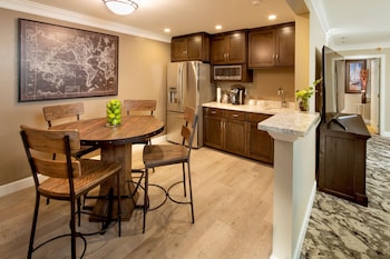 Standard Apartment, Multiple Beds, Non Smoking (Living Room)