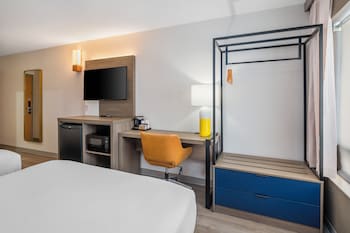 2 Queen Beds, Non Smoking, Group Floor