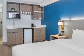 Suite, 1 King Bed, Non Smoking (Upgrade)
