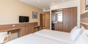 Guest Room, 2 Twin Beds, Sea View