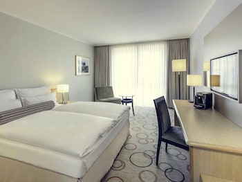Privilege, Room, 1 Queen Bed