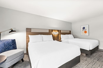 Standard Room, 2 Queen Beds (Bath Shower Combination)