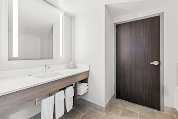 Standard Room, 1 King Bed, Accessible (Communications, Mobility, Access Tub)