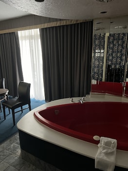 Room, 1 Queen Bed, Non Smoking, Jetted Tub