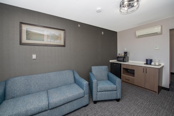 Premium Studio Suite, 1 King Bed (Coast Premium King Junior Suite)