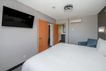 Premium Studio Suite, 1 King Bed (Coast Premium King Junior Suite)