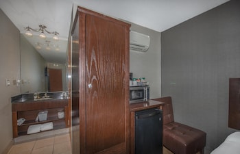 Basic Double Room (Coast Limited Two Doubles)