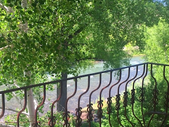 Room, 1 King Bed, Balcony, River View