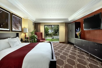 Suite, 1 King Bed with Sofa bed, Balcony, River View