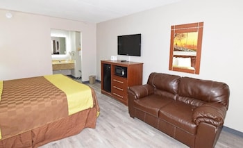 Room, 1 King Bed, Pool View, Courtyard Area (NonSmoking)