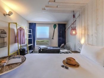 Room, Multiple Beds, Ocean View