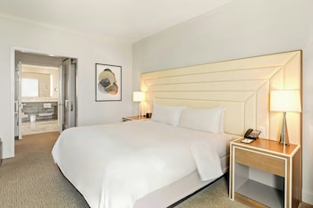 Suite, 1 King Bed with Sofa bed, Ocean View
