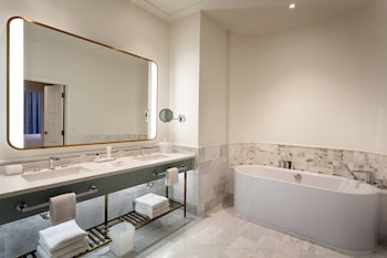 Suite, 1 King Bed with Sofa bed