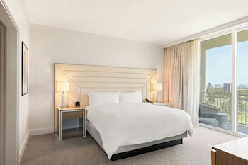 Suite, 1 King Bed with Sofa bed, Ocean View