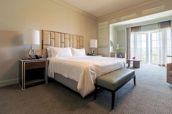 Room, 1 King Bed, Balcony, Resort View (Mobility Accessible, Roll-in Shower)