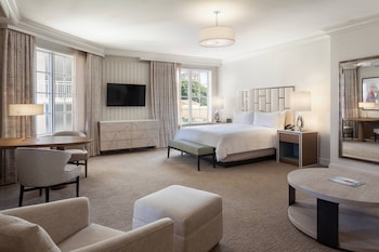 Junior Suite, 1 King Bed with Sofa bed, Balcony
