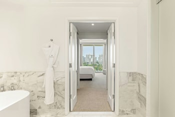 Room, 1 King Bed, Balcony, Golf View