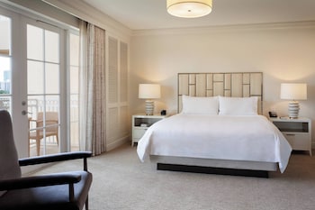 Room, 1 King Bed, Balcony, Golf View (Mobility Accessible, Roll-in Shower)