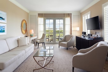 Suite, 1 King Bed with Sofa bed