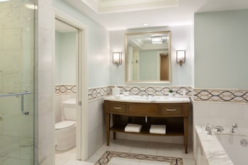 Room, 1 King Bed, Balcony, Golf View (Hearing Accessible)