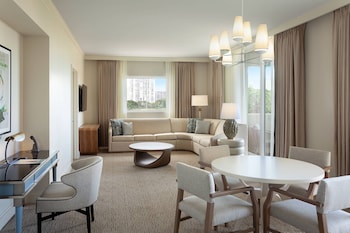 Suite, 1 King Bed with Sofa bed