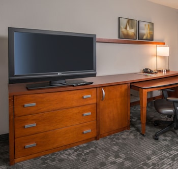 Room, 1 King Bed (Hearing Accessible)