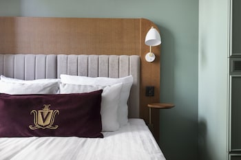 Standard Room, 1 Queen Bed