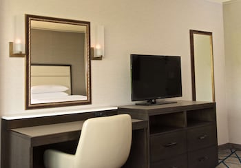 Room, 1 King Bed, Non Smoking, Corner