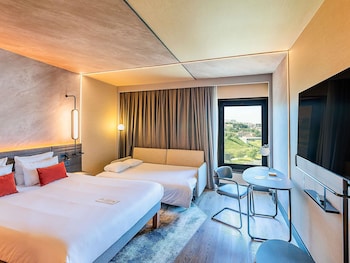 Family Room, 1 Queen Bed with Sofa bed (Family)