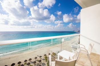 Club Room, 2 Double Beds, Balcony, Ocean View