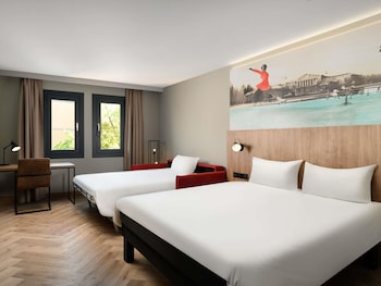 Executive Room, 1 Queen Bed with Sofa bed