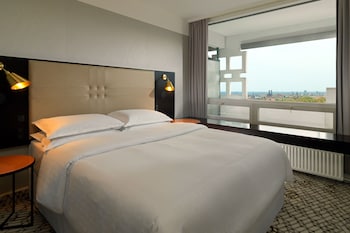 Executive Suite, 1 King Bed with Sofa bed