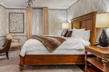 Suite, 1 King Bed with Sofa bed, Non Smoking