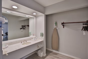 Standard Room, 2 Queen Beds, Non Smoking, Refrigerator