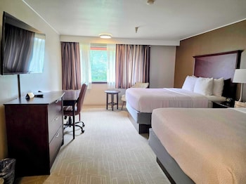 Standard Room, 2 Queen Beds, Non Smoking, River View