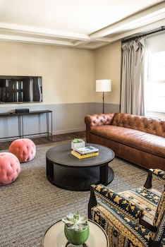 Suite, 1 King Bed with Sofa bed (1 King Bed)