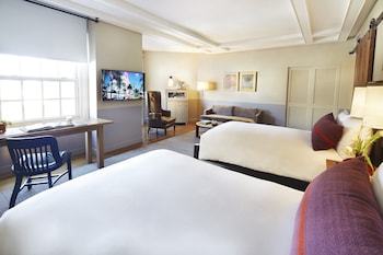 Deluxe Room, 2 Double Beds, Mobility Accessible