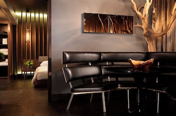 Tropicana King Suite