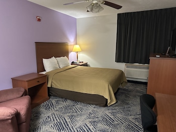 Room, 1 Queen Bed, Accessible, Non Smoking (Mobility, Roll-In Shower)