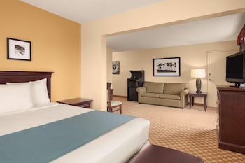 Studio Suite, 1 Queen Bed with Sofa bed, Non Smoking