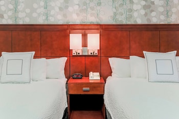 Room, 2 Double Beds (Mobility/Hearing Access, Roll-in Shwr)