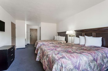 Upgraded, Room, 2 Queen Beds, Non Smoking