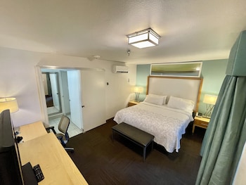 Superior Suite, 1 King Bed, Accessible (Smoke Free)