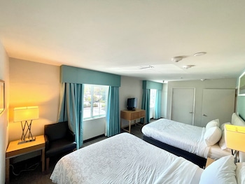 Superior Suite, 2 Queen Beds (Smoke Free)