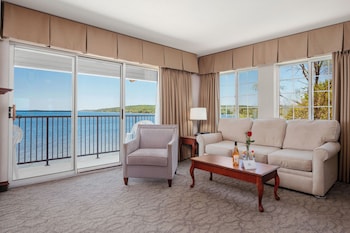Suite- Bay View – 1 King