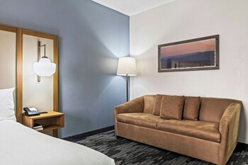Room, 1 Queen Bed, Hearing Accessible (Mobility Accessible with Bathtub)