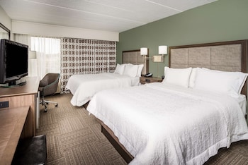 Room, 2 Queen Beds, Accessible, Bathtub (Mobility & Hearing)