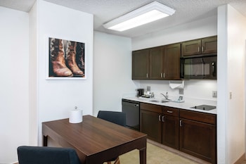 Suite, 1 King Bed with Sofa bed, Kitchen, Pool View (Non Smoking)
